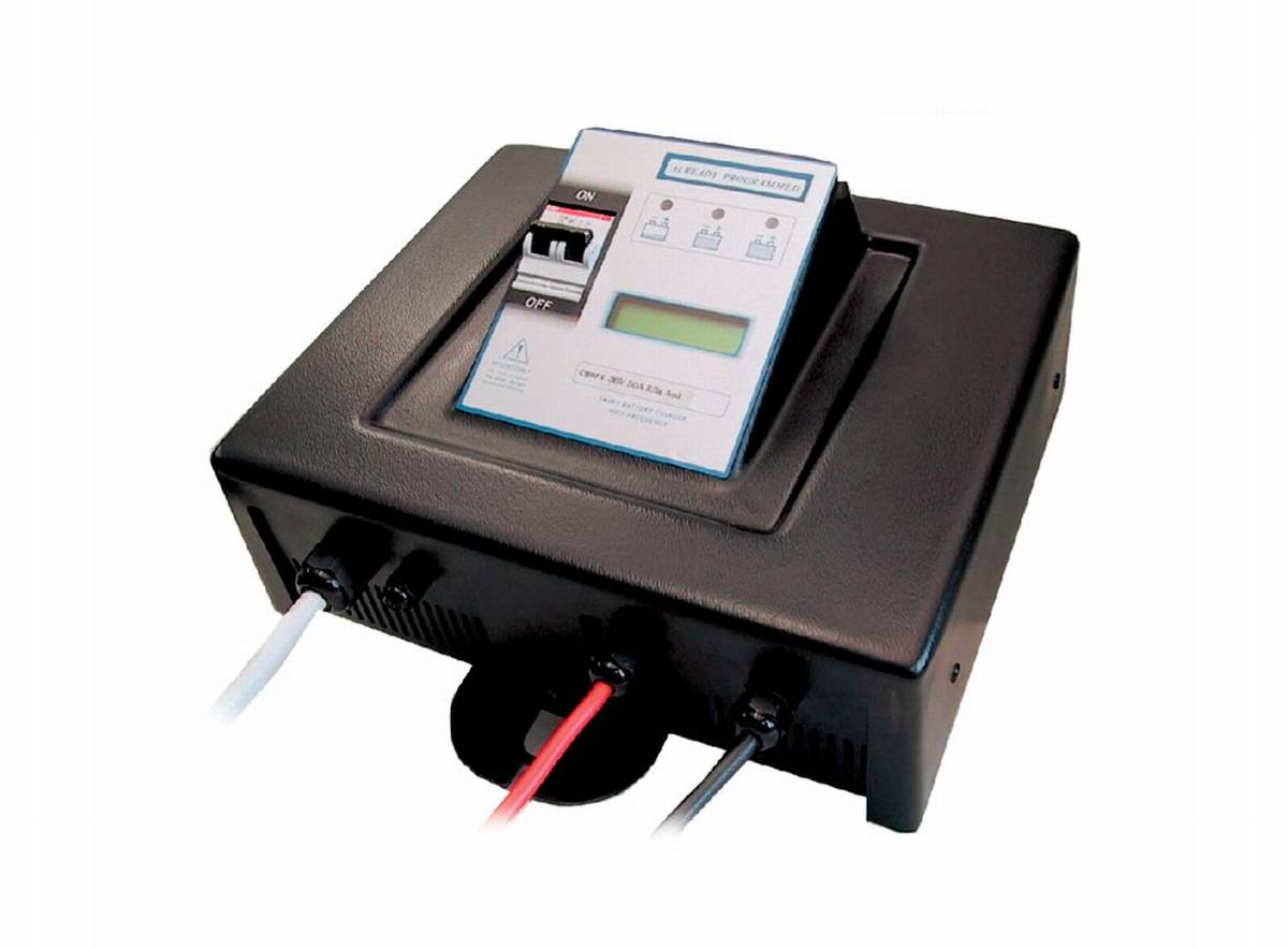Q-Batteries energiesparendes Hochfrequenzladegerät 24V 50A by S.P.E. Charger CBHF4  ohne Batteriestecker - Ladekennlinie : NUR Nass- und Gelbatterien / PZS + PZV