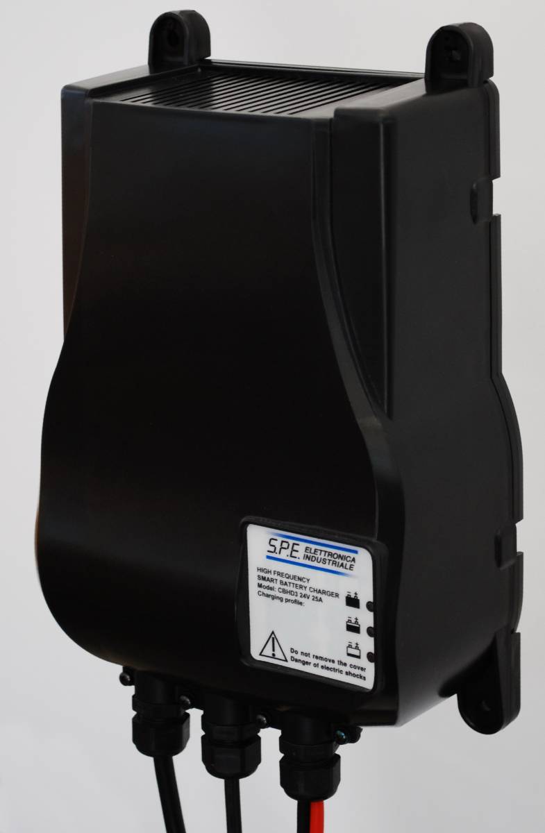Q-Batteries energiesparendes Hochfrequenzladegerät 24V 25A by S.P.E. Charger CBHD3 ohne Batteriestecker - Ladekennlinie : Nassbatterien / PZS