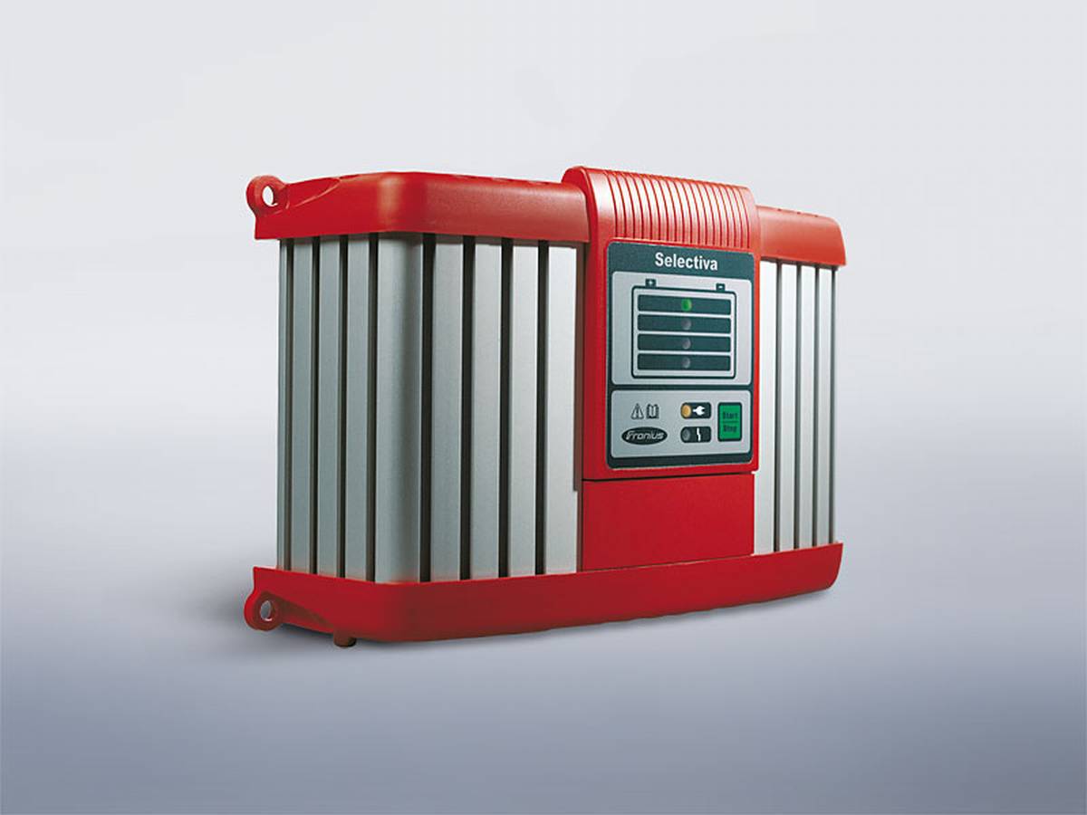 Fronius SELECTIVA 2032 Hochfrequenzladegerät 24V 32A (ohne Ladestecker)  