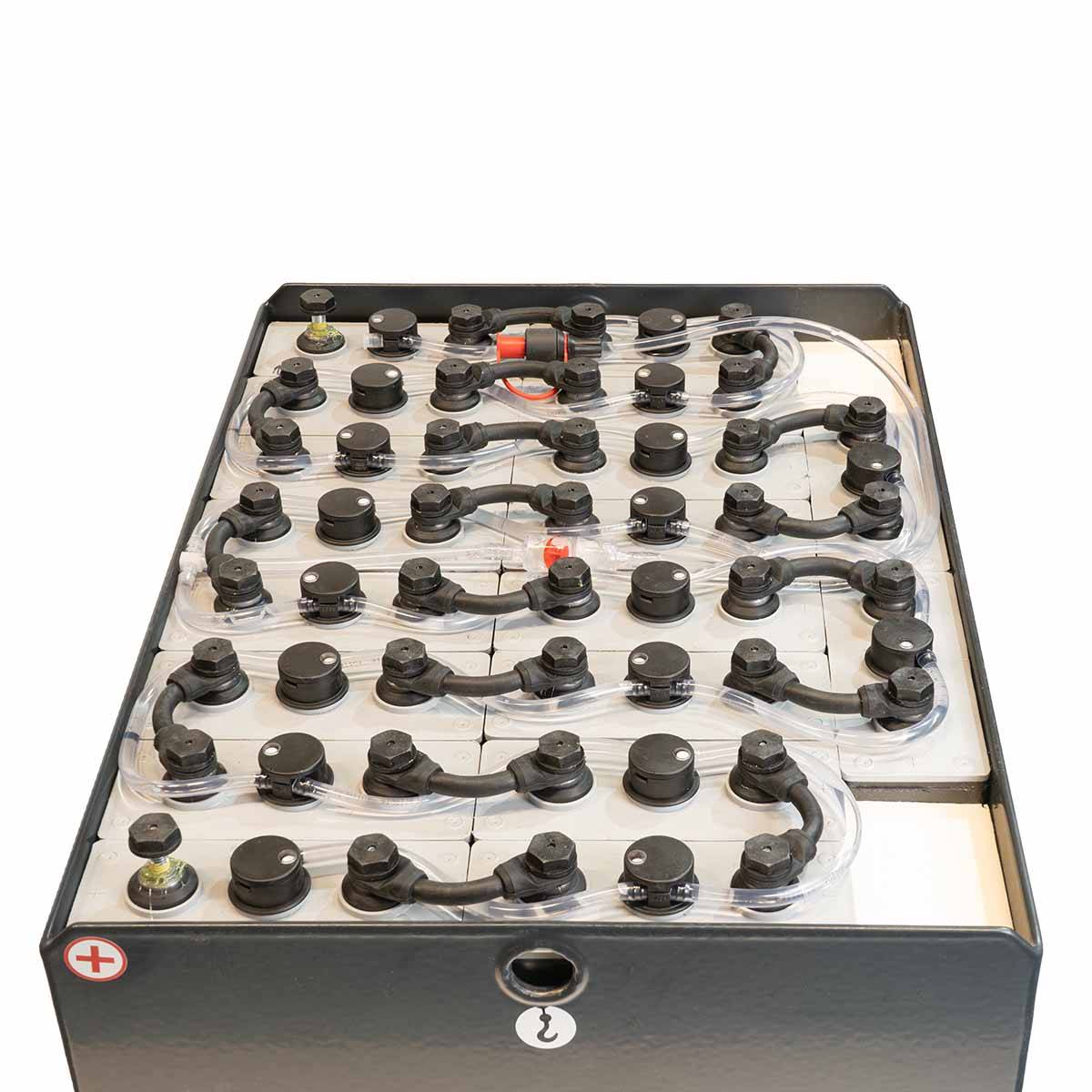 36V Heftruckbatterij 4 PzS 240 Ah (680 * 484 * 370mm L/B/H) Trog 40639600 incl. Aquamatik van Q-Batteries